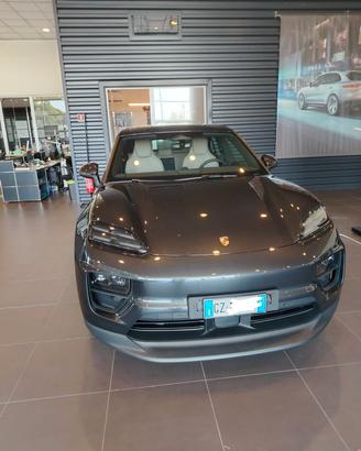 Porsche macan ev pari al nuovo elettrica