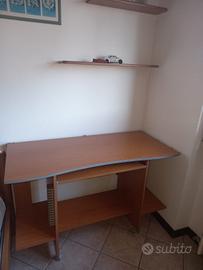 Scrivania con ruote e carrello scorrevole