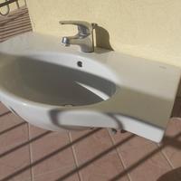 Lavandino angolare bagno