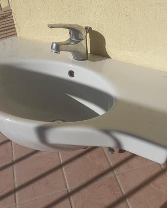 Lavandino angolare bagno