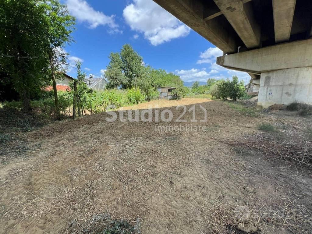 Terreno di 700 m² a Montevarchi - Vista 2