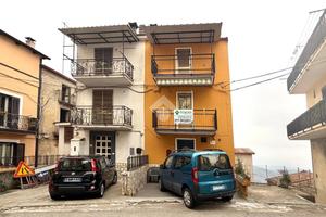 4 LOCALI A SPEZZANO DELLA SILA