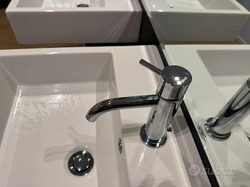 Lavabo completo di rubinetto e sifone