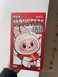 labubu coca cola pupazzo originale