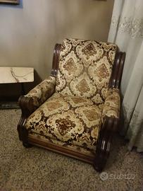 Poltrone telaio in noce tappezzeria damascata