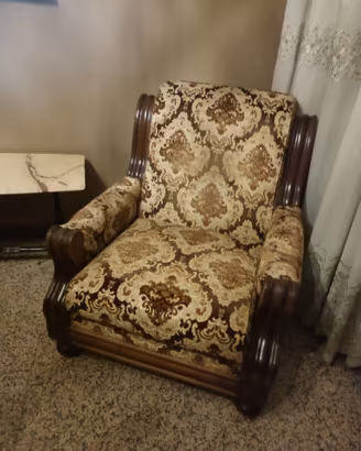 Poltrone telaio in noce tappezzeria damascata