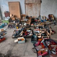 RICAMBI PER AUTO D'EPOCA E ALTRO.