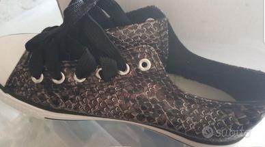 Scarpe nuove particolari