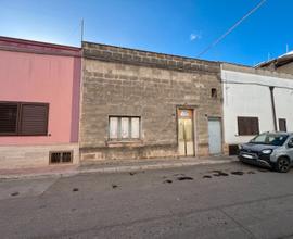 Casa indipendente con tipiche volte e giardino