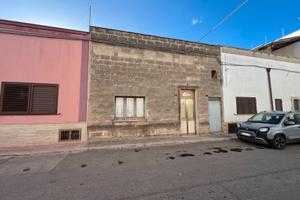 Casa indipendente con tipiche volte e giardino