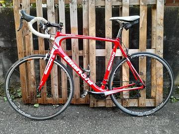 Bici da corsa Bianchi Intenso 105