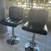 Sgabelli in pelle e acciaio