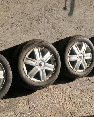 cerchi con gomme scenic