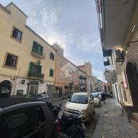 NEGOZIO A POZZUOLI