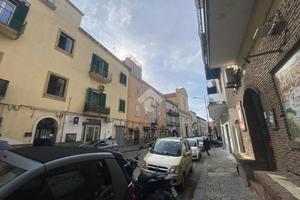 NEGOZIO A POZZUOLI