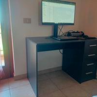 Scrivania in legno MDF con cassettiera