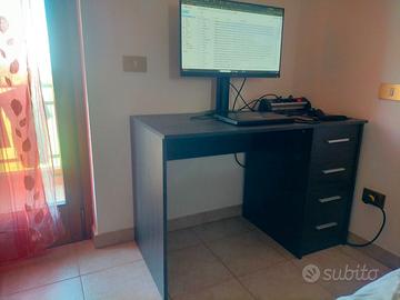 Scrivania in legno MDF con cassettiera