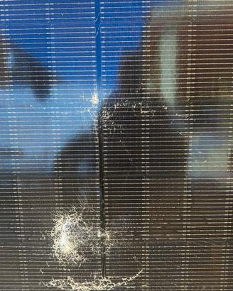 Moduli fotovoltaici rotti