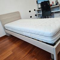 letto singolo con rete a doghe e materasso memory