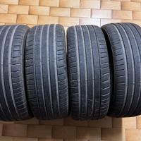 225 40 18      4 gomme usate