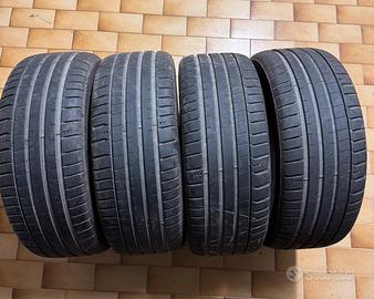 225 40 18      4 gomme usate