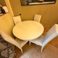 Tavolo allungabile con 4 sedie