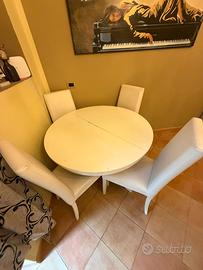 Tavolo allungabile con 4 sedie