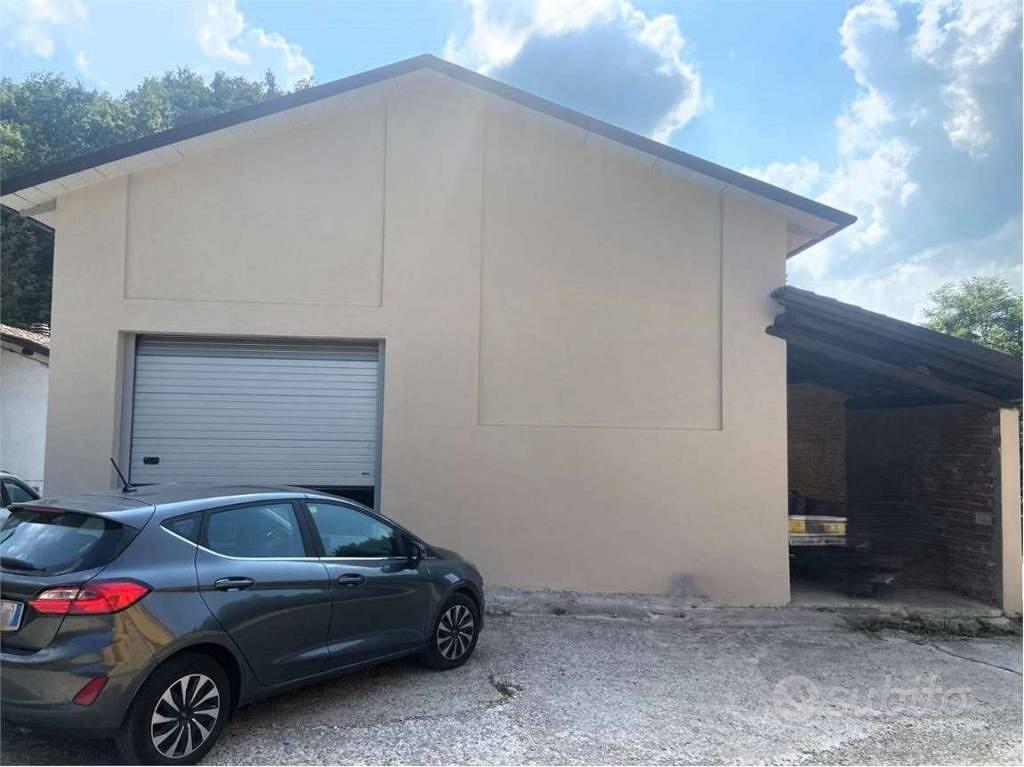 Rustico / Casale di 480 m² con più di 5 locali e b - Vista 4