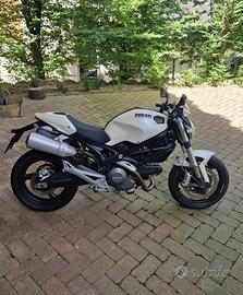 Ducati Monster 696