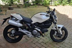 Ducati Monster 696