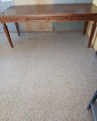 Scrivania in legno noce