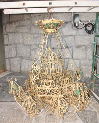 Lampadario in ferro battuto