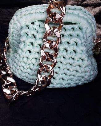 Cluntchbag fatta a mano in fettuccia
