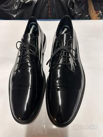Scarpe eleganti lucide