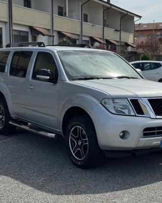 Nissan pathfinder 4x4 7 posti