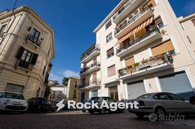 Appartamento di 192 m² con più di 5 locali a Catan