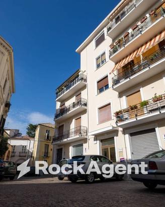 Appartamento di 192 m² con più di 5 locali a Catan
