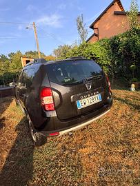 Dacia duster 4*4 ambian con lato rotto per inciden