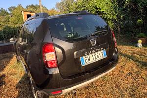 Dacia duster 4*4 ambian con lato rotto per inciden