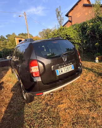 Dacia duster 4*4 ambian con lato rotto per inciden