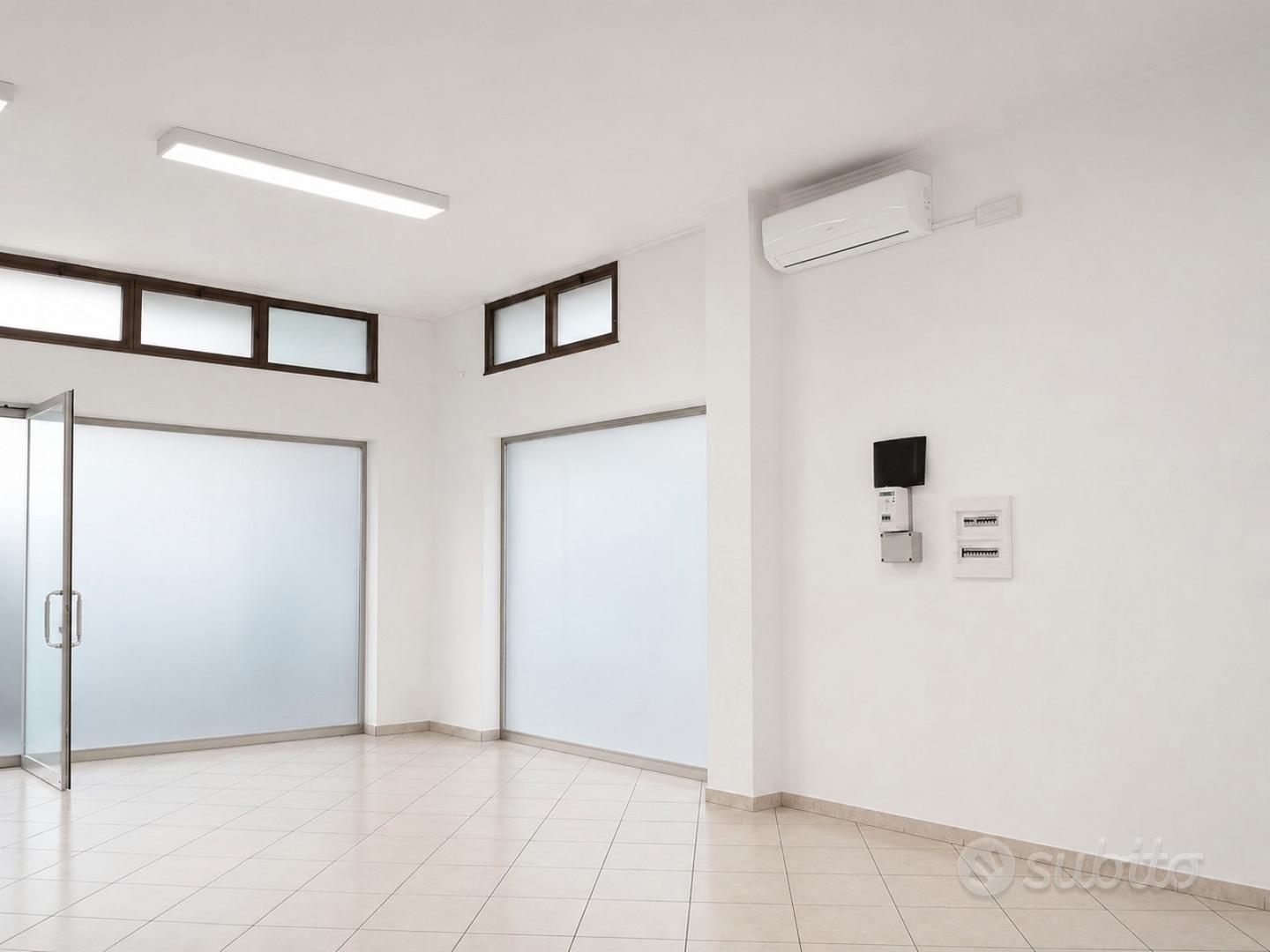 Commerciale di 140 mq - Zona Ospeda - Vista 2