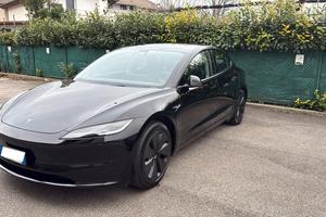 Tesla Model 3 SR Premium Highland 2024