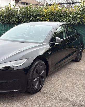 Tesla Model 3 SR Premium Highland 2024