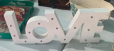 Scritta Love tridimensionale con led