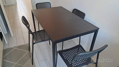 Tavolo da Pranzo Nero + 4 Sedie Traforate