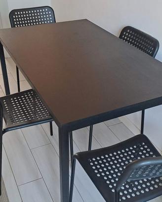 Tavolo da Pranzo Nero + 4 Sedie Traforate