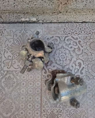 2 morsetti ganci staffe impalcatura ponteggio 