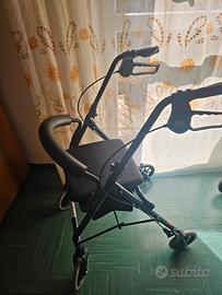 Rollator pieghevole deambulatore

deambulatore