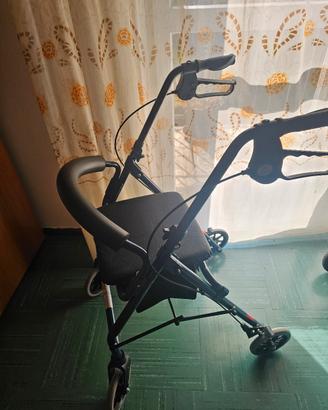 Rollator pieghevole deambulatore

deambulatore