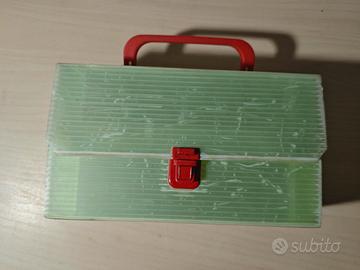 Valigetta vintage polionda verde e rossa